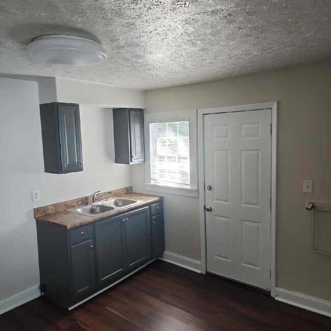 Building Photo - 1018 Navaho Pl
