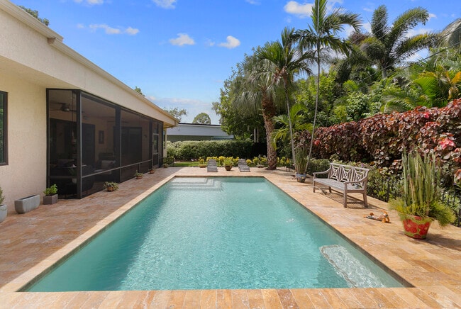 Building Photo - 2701 NE 2nd Ave