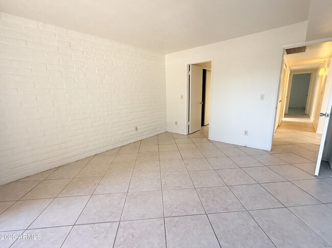 Building Photo - 5554 N 10th St