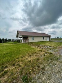 Building Photo - Welcome home to this completely renovated ...