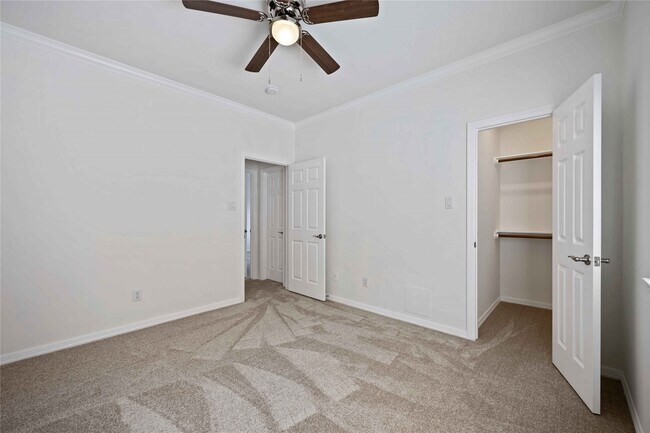 Building Photo - 2827 Briarhurst Park
