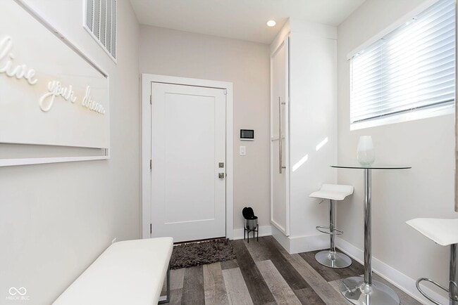 Building Photo - 429 W 86th St