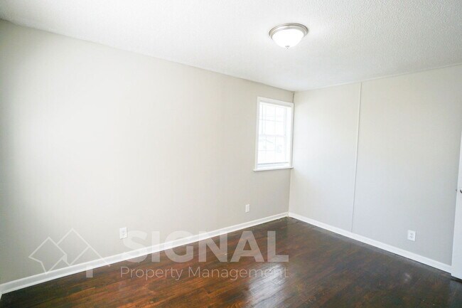 Building Photo - 581 Seminole Cir