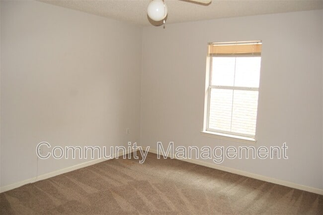 Building Photo - 2639 Nannette Dr