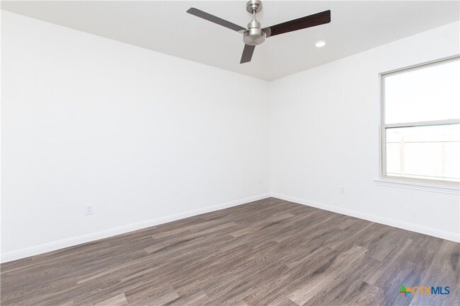 Building Photo - 5815 Betty Lou Dr