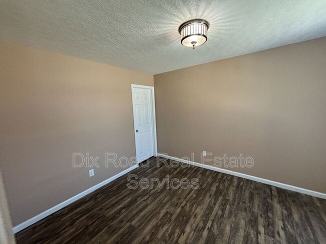 Building Photo - 2497 Deercove Ct.