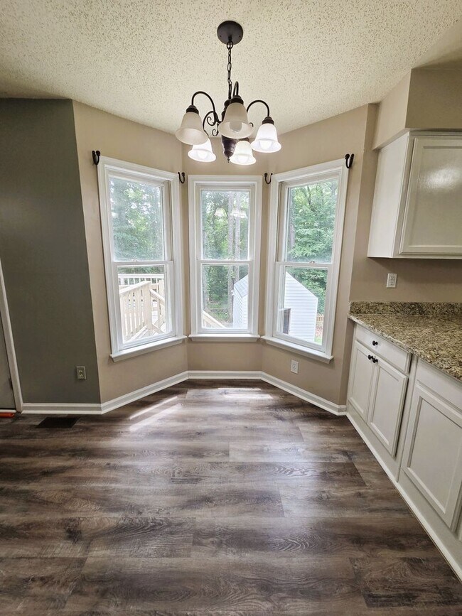 Building Photo - Well maintained 2 story home in Providence Creek Subdivision