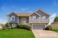 Building Photo - 2116 SW Chase Dr