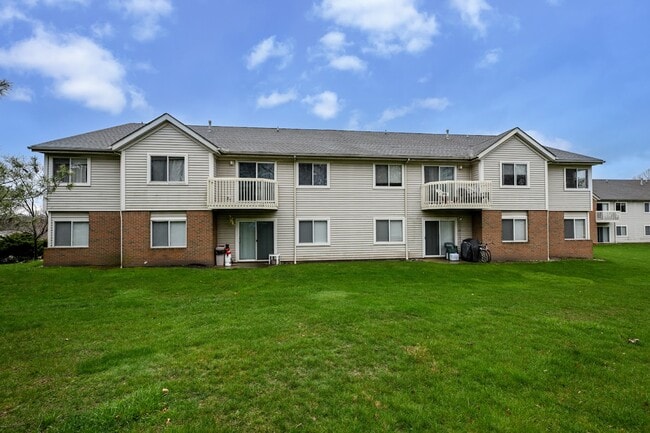 Building Rear View - 1460 Buckingham Gate Blvd