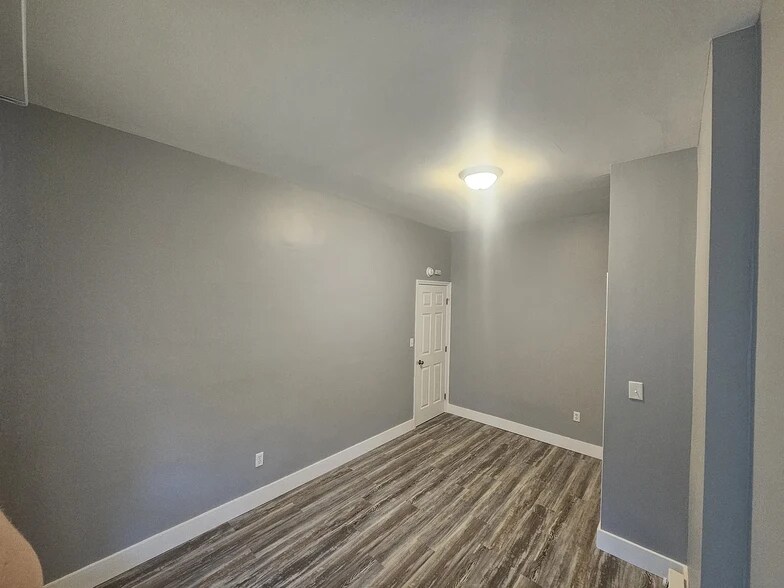 Building Photo - 134 W Douglass St