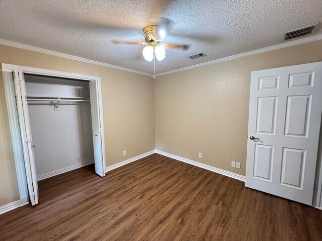 Building Photo - Shelmar Drive