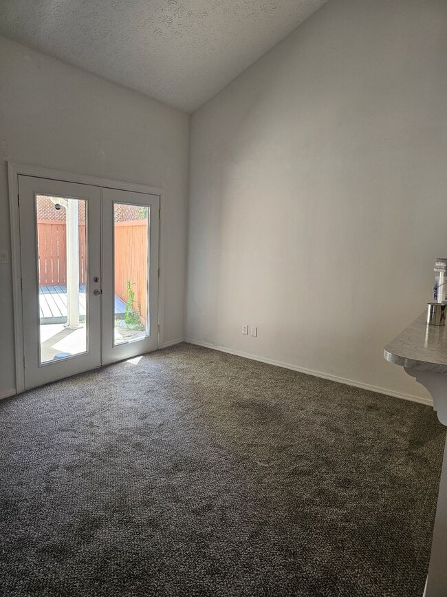 Building Photo - For rent! 2 bedroom 1 bath