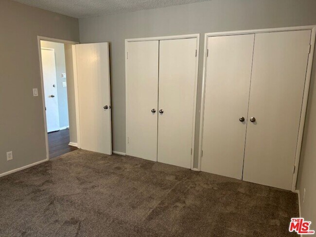 Building Photo - 1412 Barry Ave