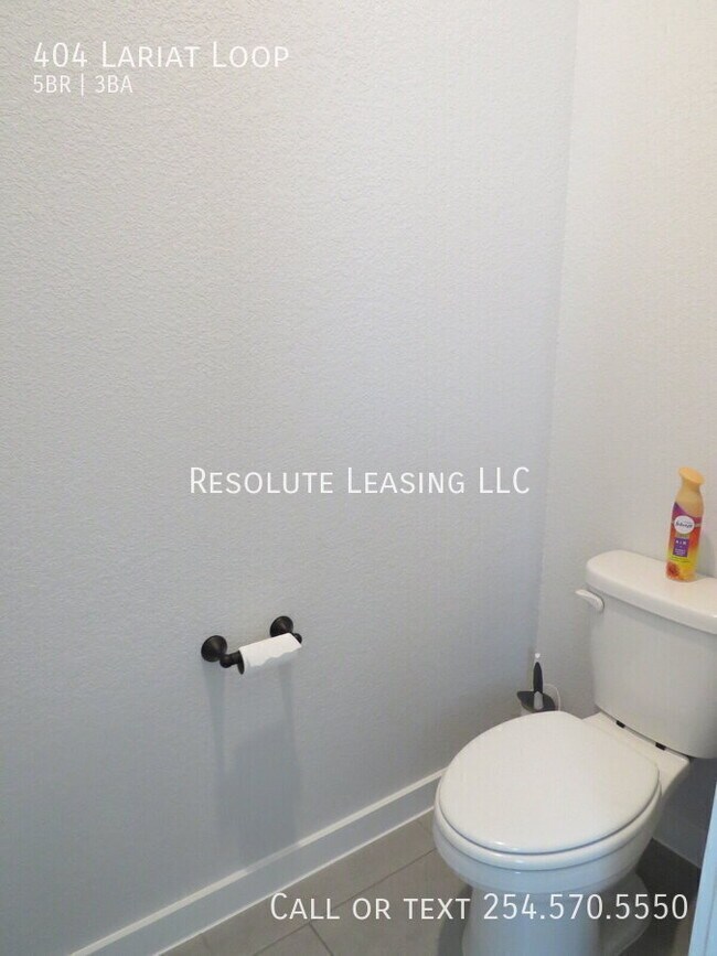 Building Photo - 404 Lariat Lp