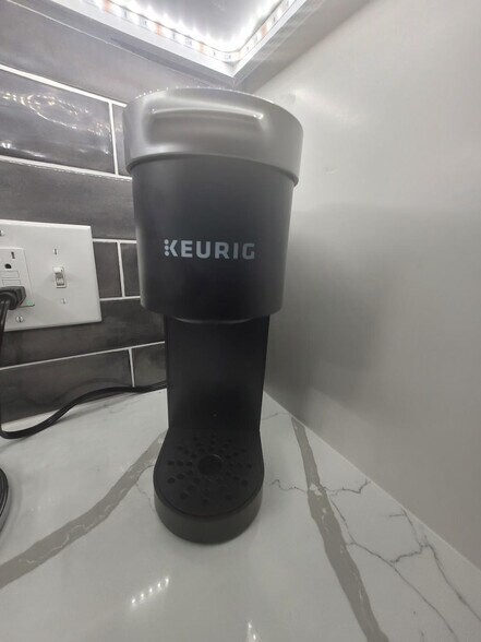 Building Photo - 23 Handy St