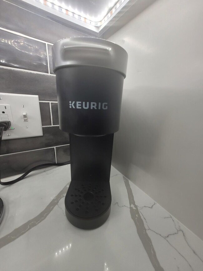 Building Photo - 23 Handy St