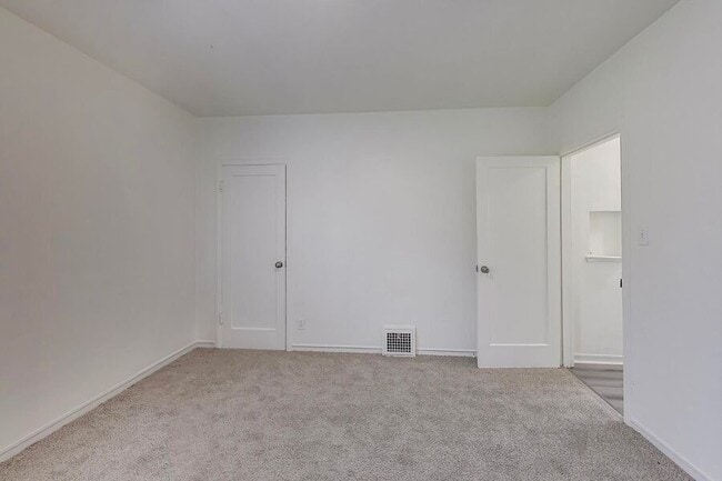 Building Photo - 5492 Ruth Ave