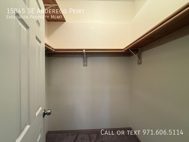 Building Photo - 15845 SE Anderegg Pkwy