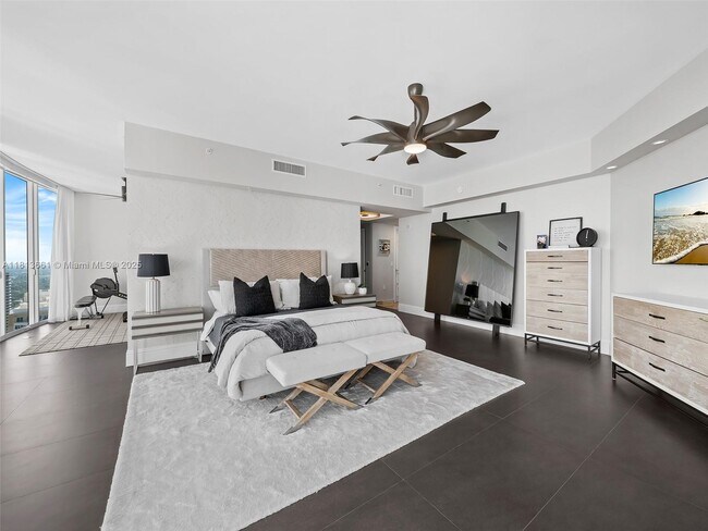 Building Photo - 333 Las Olas Way