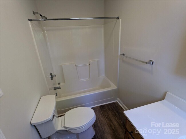 Building Photo - 25.5 Woodrow Ave