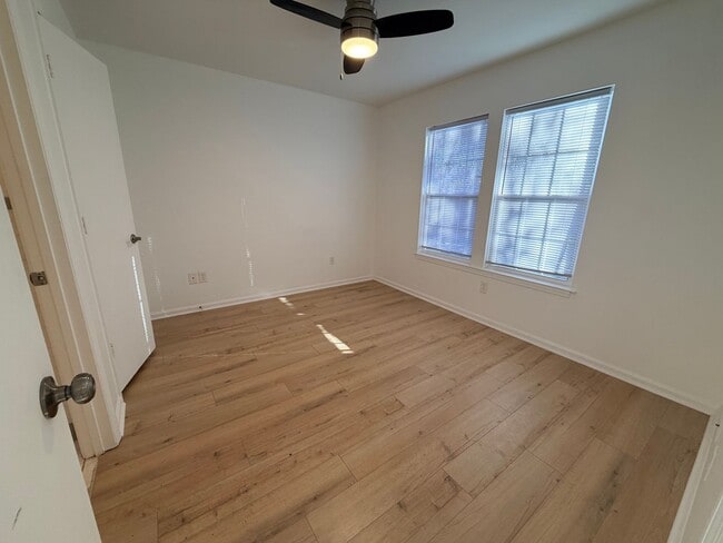 Building Photo - Cozy Wisteria Court