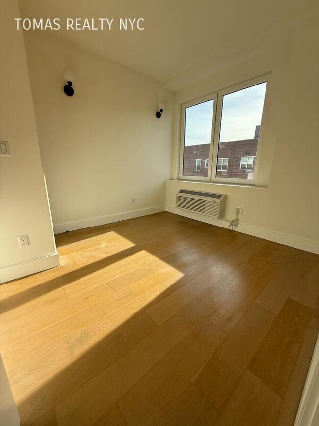 Building Photo - 3103 Sedgwick Ave