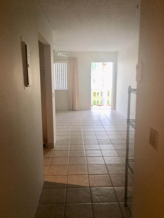 Building Photo - 400 Village Green Cir W