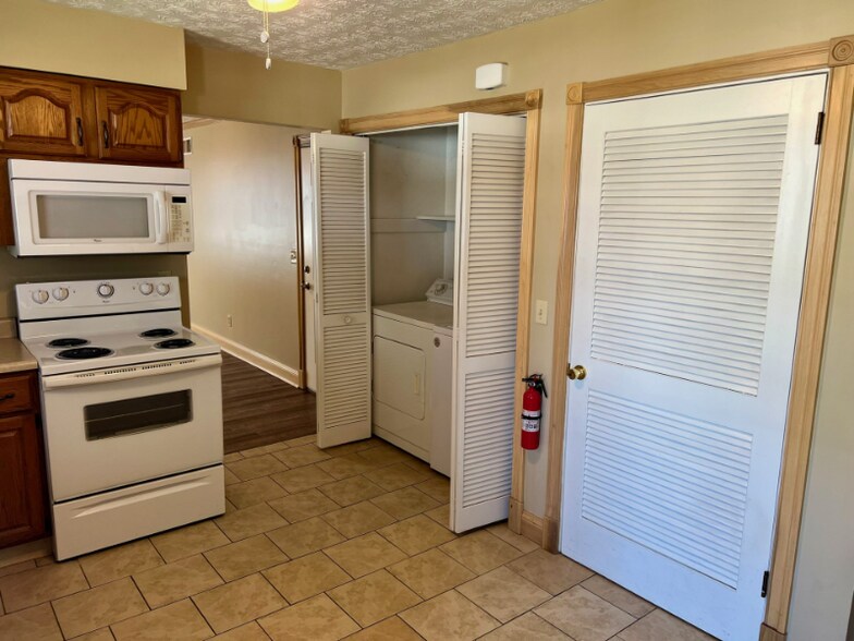 Building Photo - 3024 Piedmont Rd