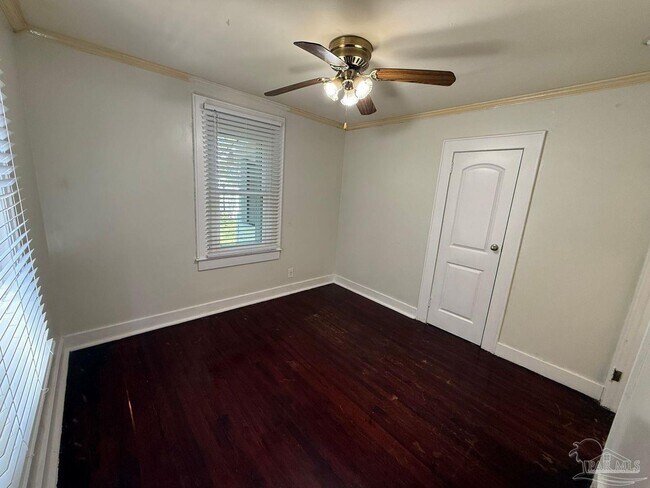 Building Photo - 1120 Barcia Dr