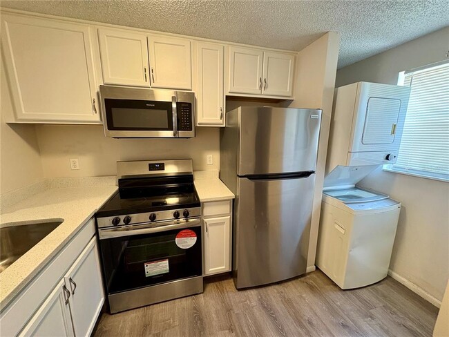 Building Photo - 312 57th Ave Dr E