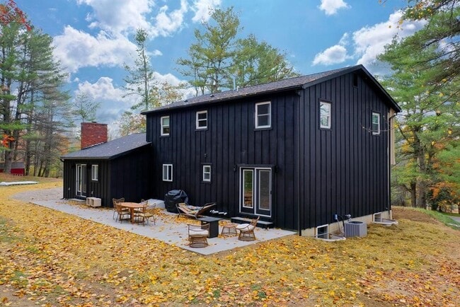 Building Photo - 11833 Overlook Dr