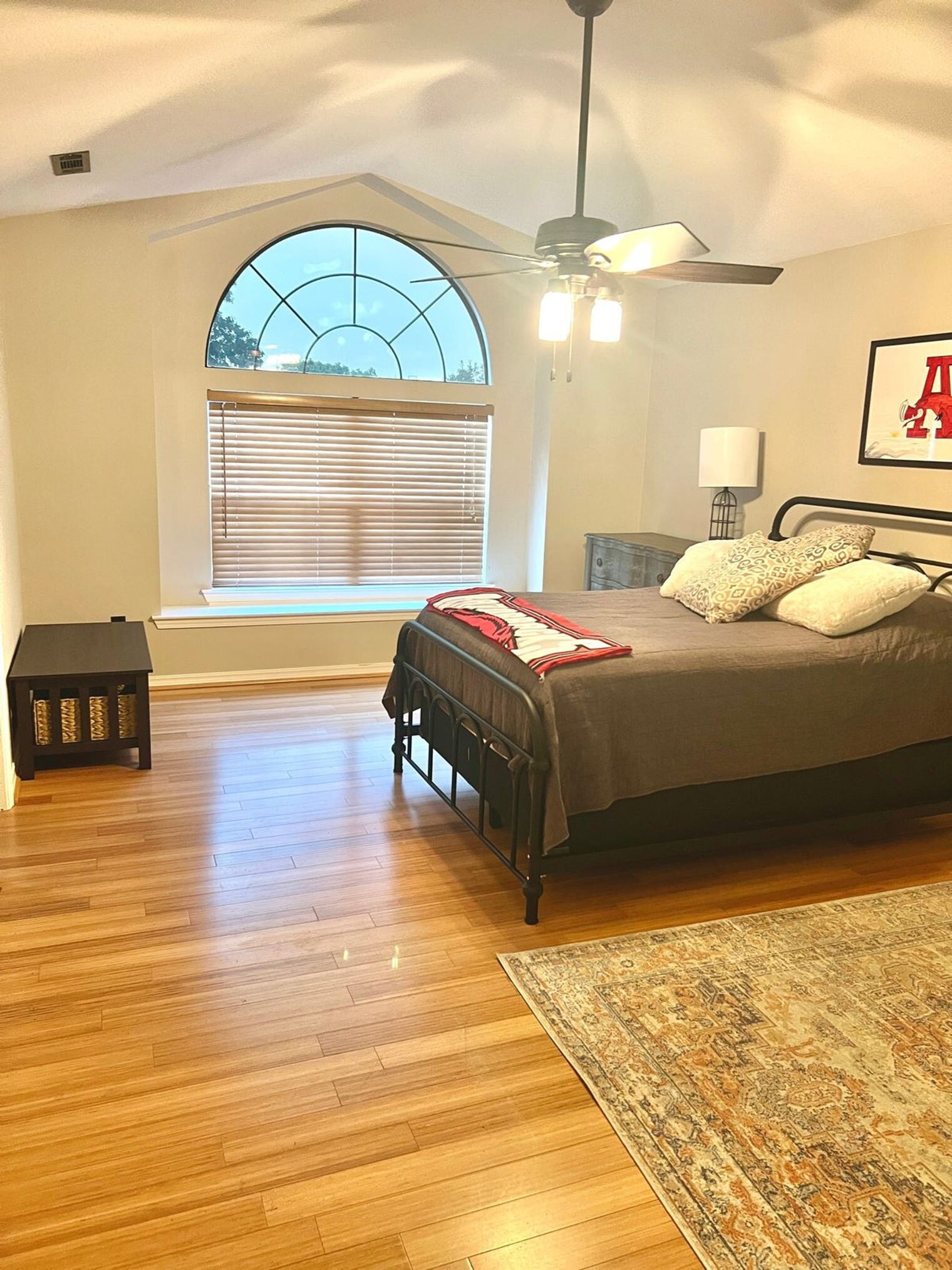 Building Photo - 1072 Valley View Dr