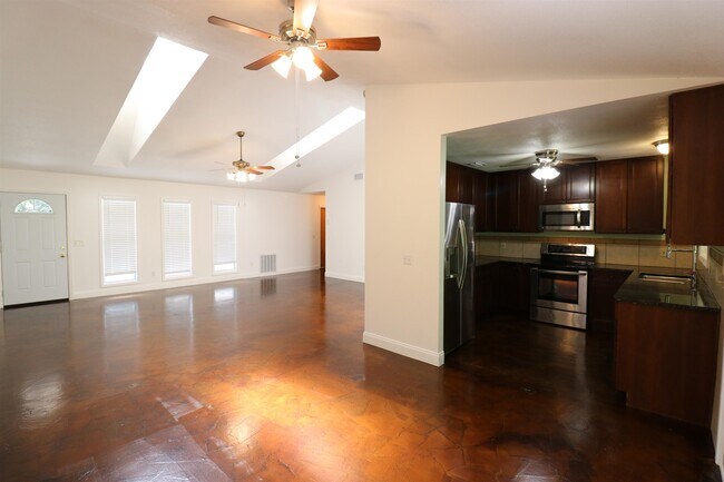 Building Photo - 4225 Oak Ln