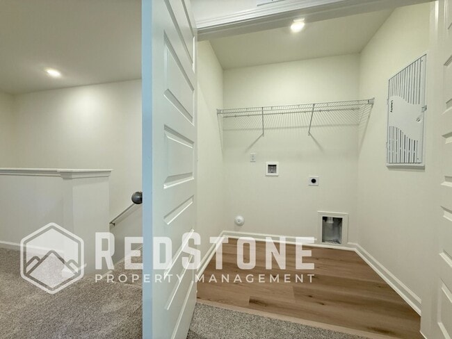 Building Photo - 194 Parker Ln