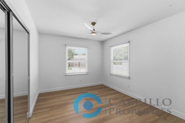 Building Photo - 2215 Marigold Pl