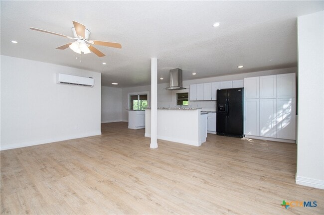 Building Photo - 199 Apache Springs Rd