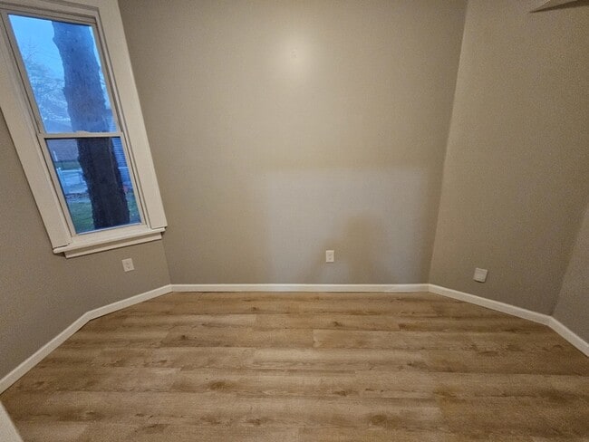 Building Photo - 1914 W 58th St