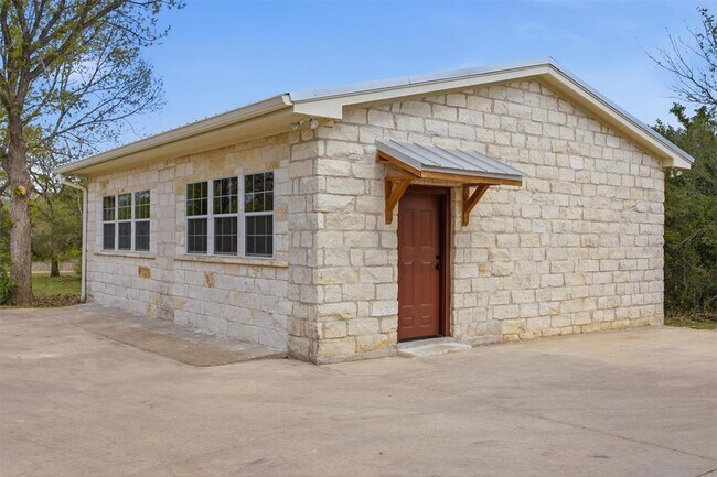 Building Photo - 520 Matzig Cove
