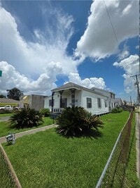 Building Photo - 200 Iris Ave