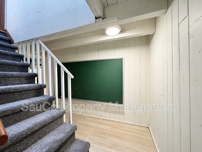 Building Photo - 4751 SW 53rd Ave