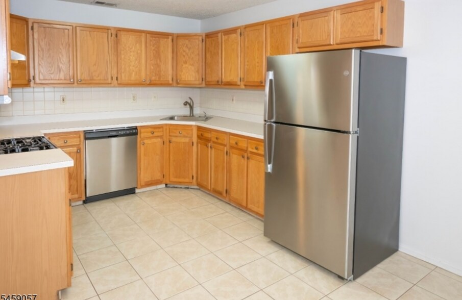 Building Photo - 128 Arbor Way