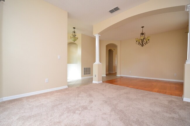 Building Photo - 4 BR Lakefront & Pool Home