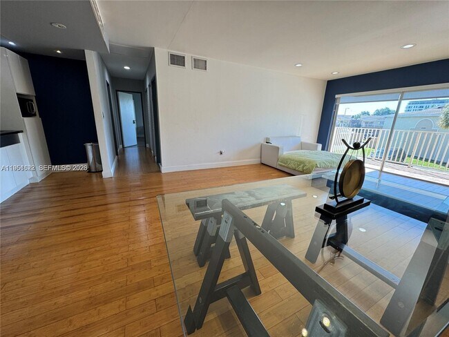 Building Photo - 4350 NW 79th Ave