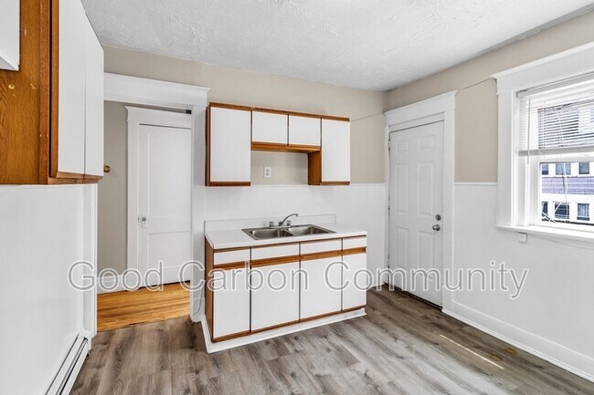 Building Photo - 1209 Hertel Ave