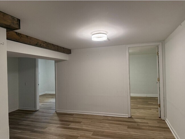 Building Photo - NEW LISTING!!!!!