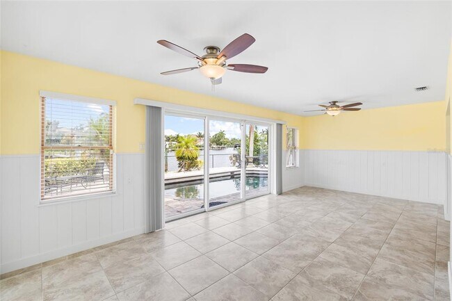 Building Photo - 5541 Bayou Grande Blvd NE