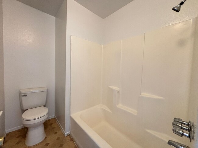 Building Photo - East Palmdale Townhouse