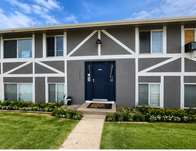 Building Photo - 3475 Cochran Dr