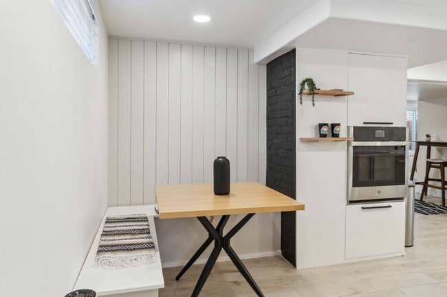 Building Photo - 1815 W Idaho St