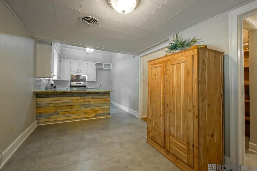 Building Photo - 110 St Jude St